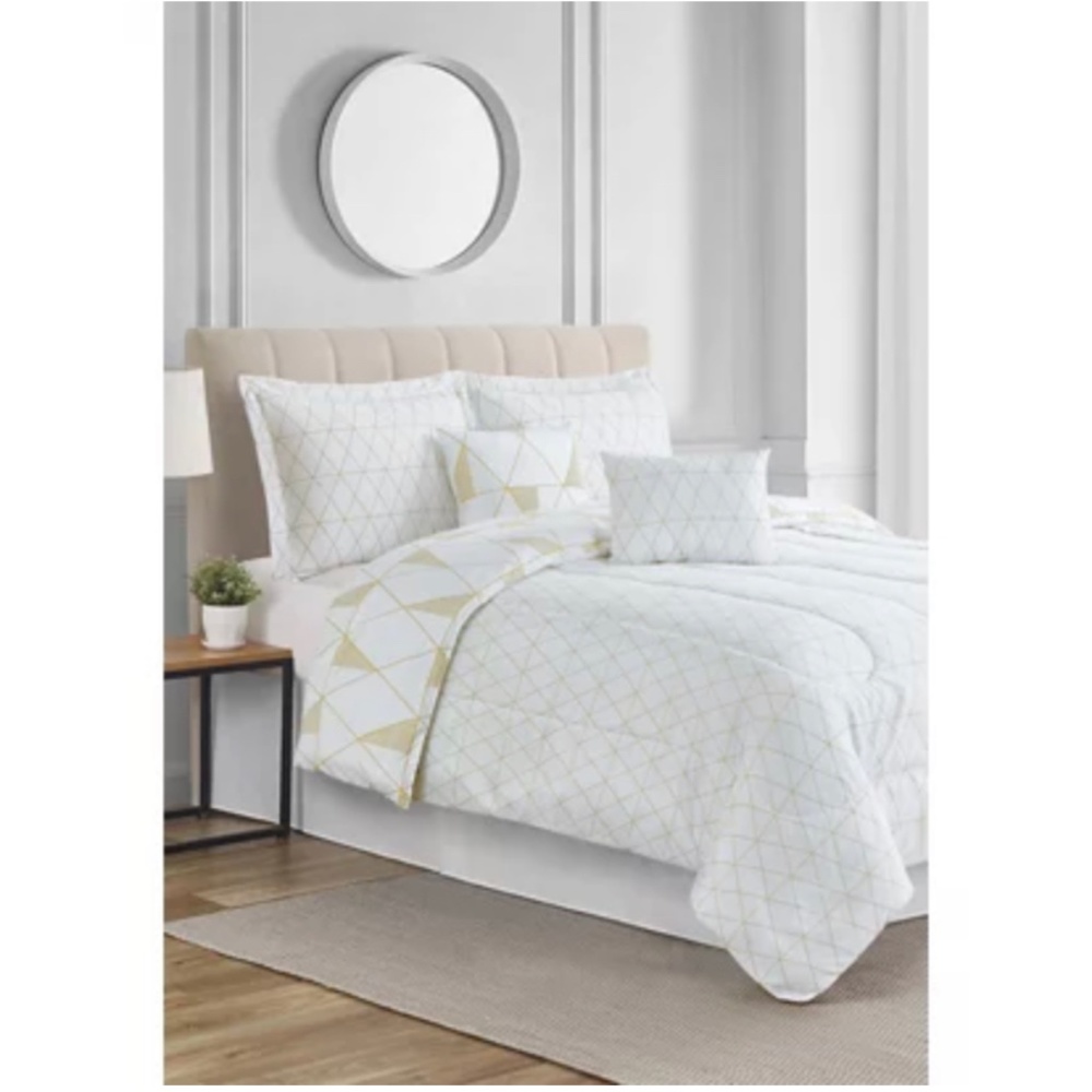 Modern. Southern. Home.Lincoln Comforter Set